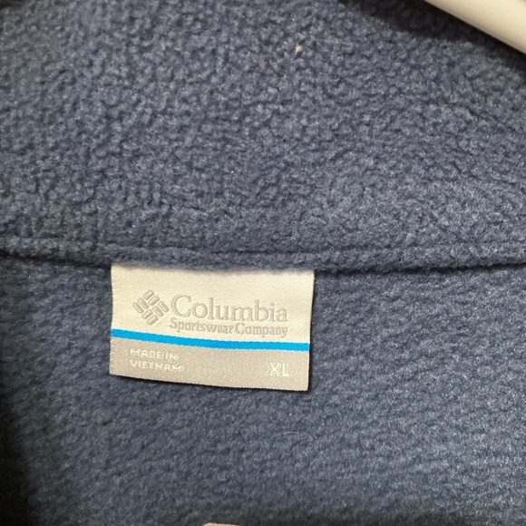 Columbia fleece vest with 2 side zip pockets- all zippers work perfect - Picture 2 of 4